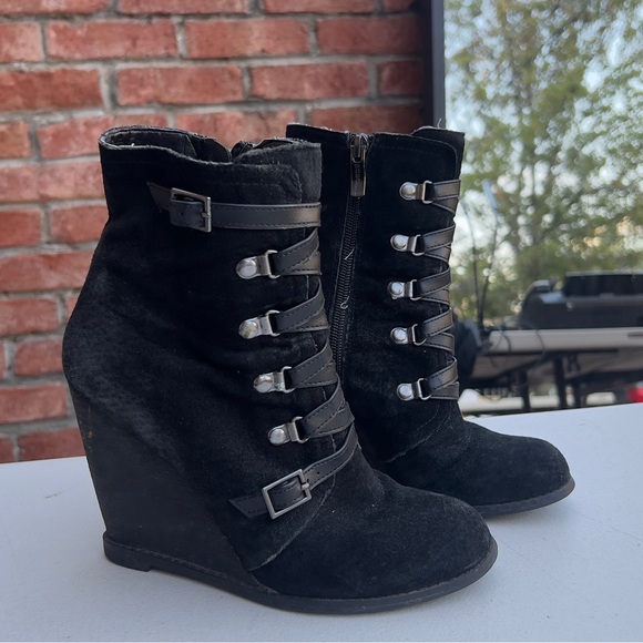 BCBG Black fall boots size 6 - Picture 2 of 3